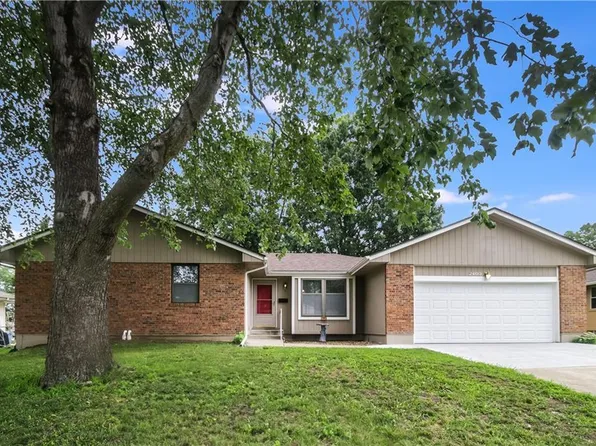 2403 SE Austin St, Oak Grove, MO 64075