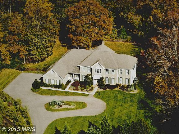iDEALLY LOCATED ON 2 ACRES IN PRIVATE CUL DE SAC