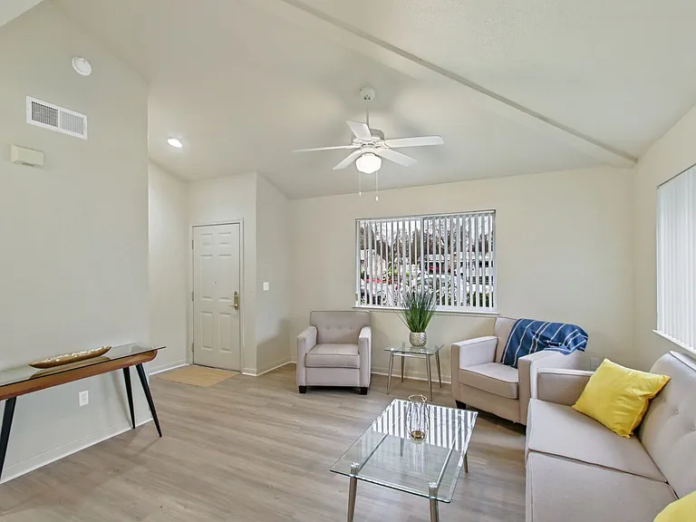 Saratoga West Apartments — Photo 7