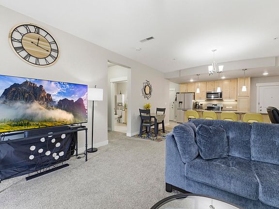 4th image of 4642 Hahns Peak Dr #101