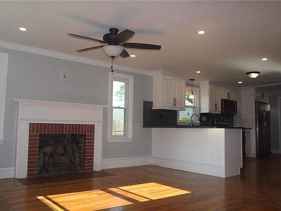 4th image of 76 Boxwood Ave