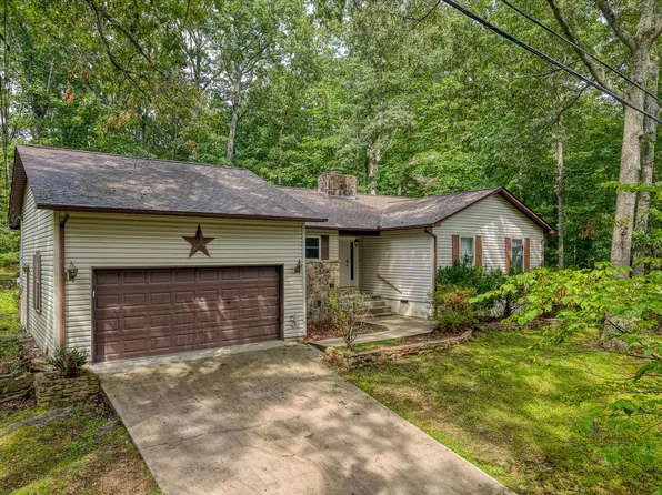 121 Juniper Dr, Crossville, TN 38558