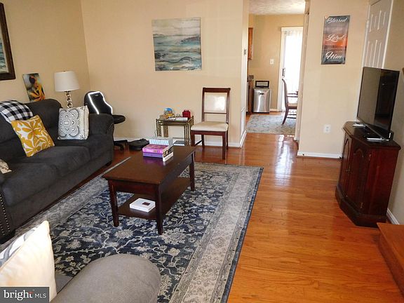 3rd image of 7723 Wolford Way