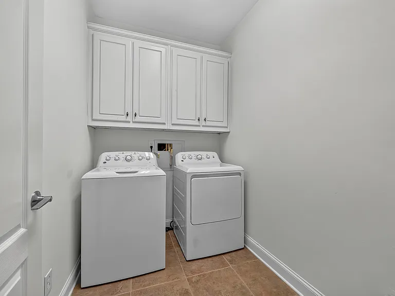 1081 Carriage Ridge Dr — Photo 30