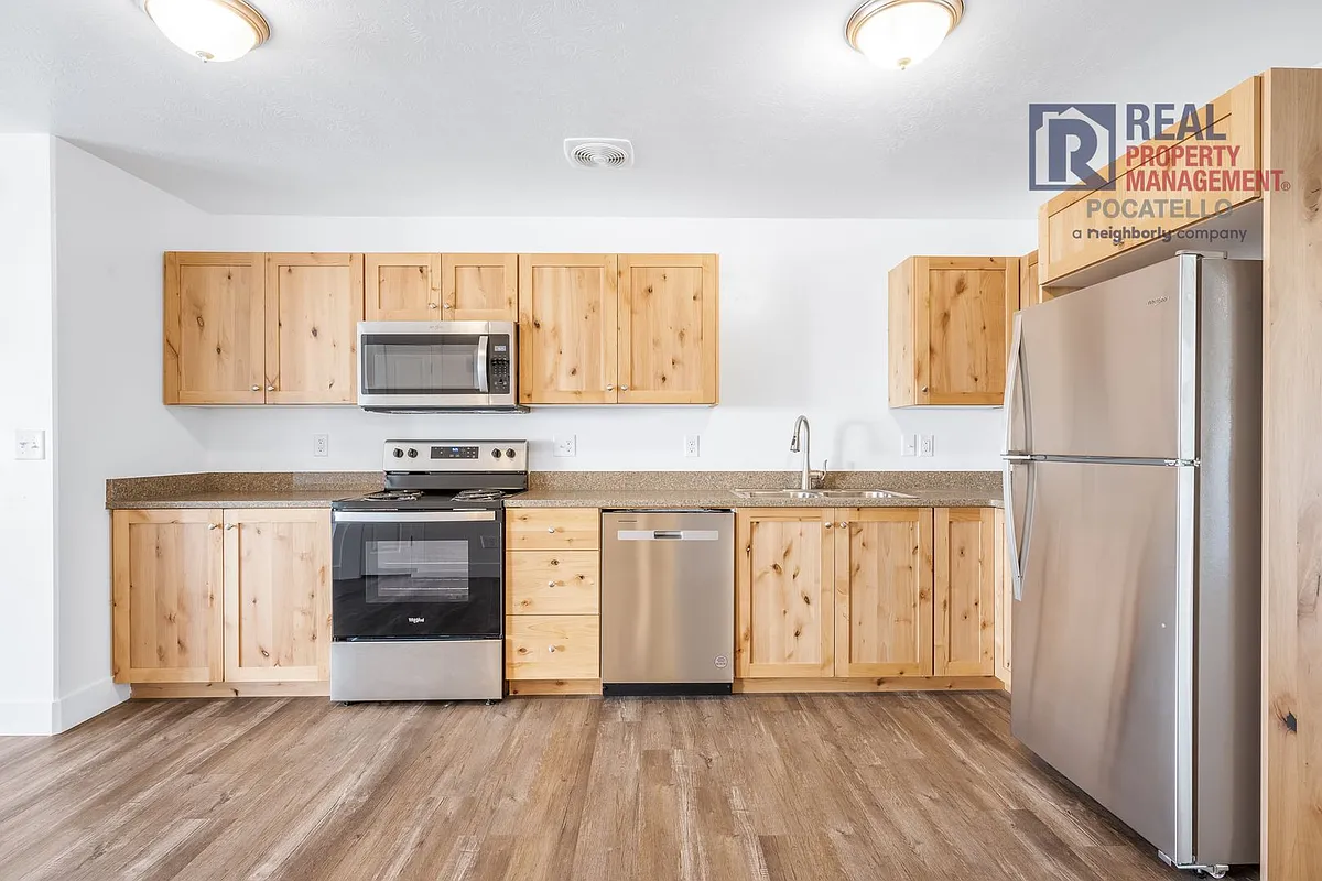 Building Photo - 251 W Linden Ave #3