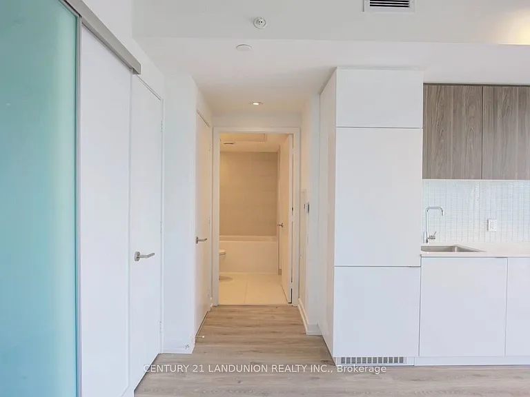 161 Roehampton Ave #2802 — Photo 4