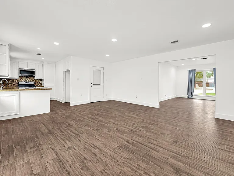 470 Beresford St — Photo 6