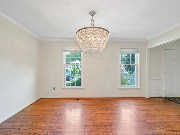 5th image of 94 Cleremont Dr