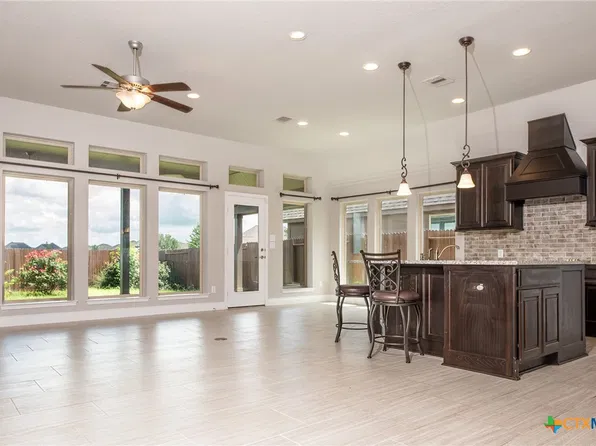 2016 Glen Holw, Seguin, TX 78155