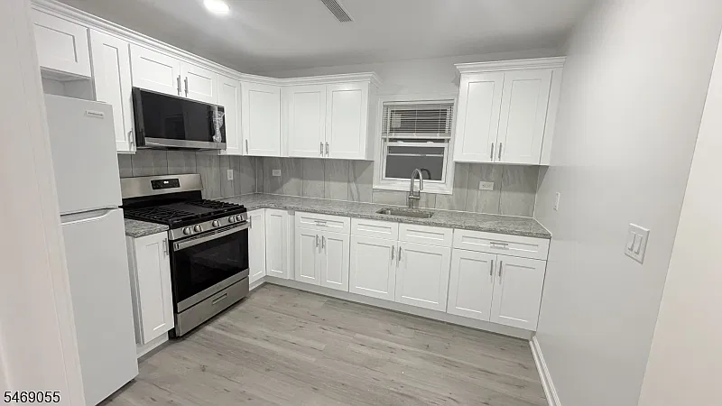2 bed, 1.0 bath, $2,450 — Photo 4