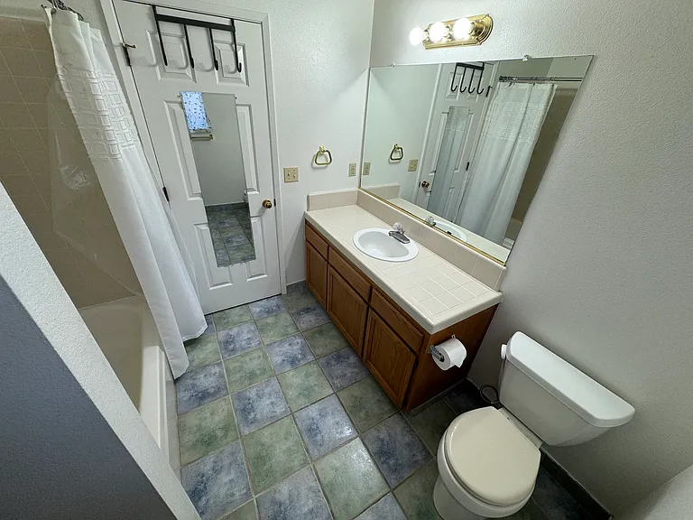 8357 N Barton Ave — Photo 15