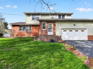 225 Monte Vista Dr, Camillus, NY 13031
