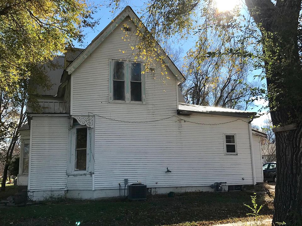 2nd image of 819 13th St