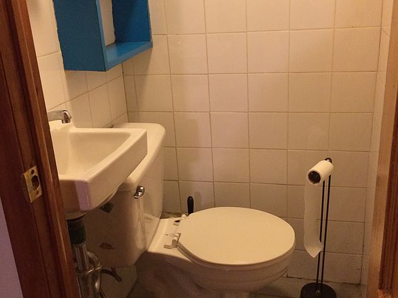 3rd image of 27 Orchard St APT 14