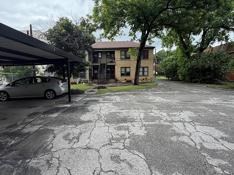 414 W Kings Hwy #4 — Photo 11