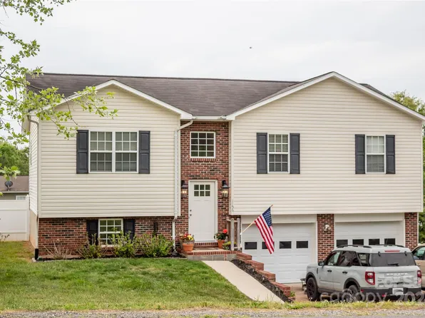 1156 Heritage Farm Rd, Hickory, NC 28601