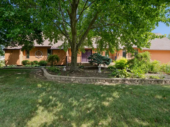 6229 Darline Dr, Saint Anne, IL 60964