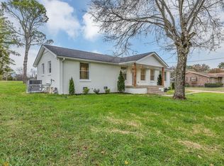 1504 Edgewood Dr, Lebanon, TN 37087