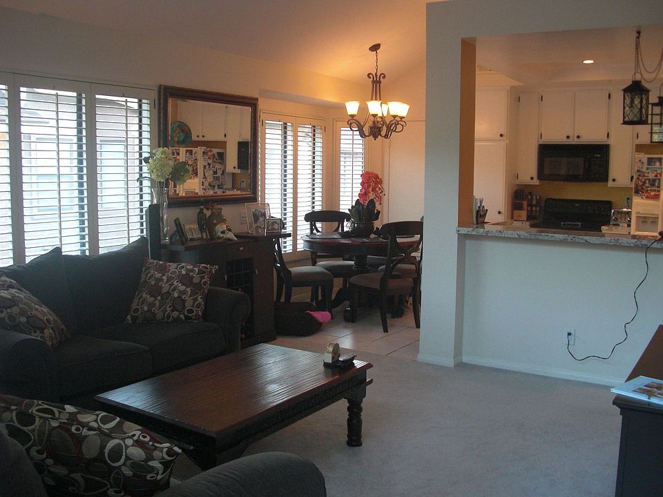 Spacious Living Room 