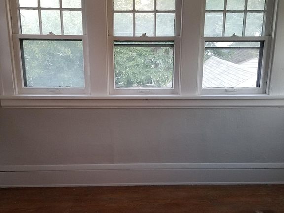 4th image of 1565 E 219th St