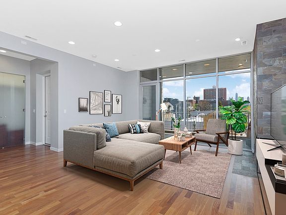 2nd image of 830 N Ashland Ave APT 3S