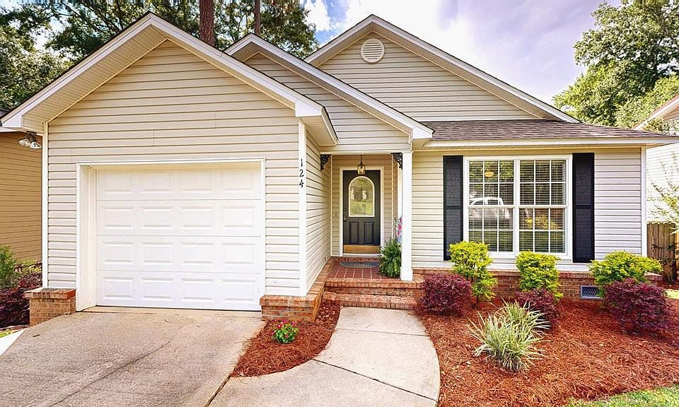 1st image of 124 Woodcreek Dr