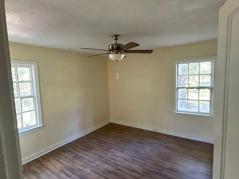 421 Fielding Ave — Photo 6