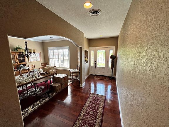 5th image of 556 Kensington Dr