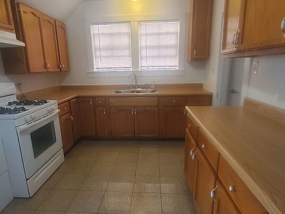 4th image of 1322 S Bronson Ave