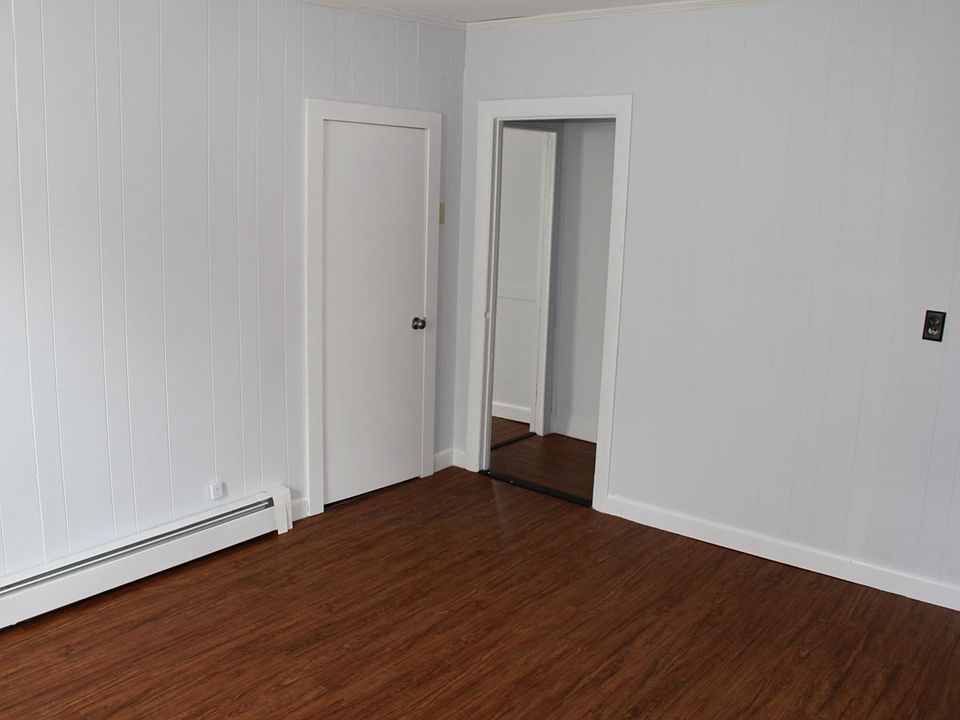Living room / closet