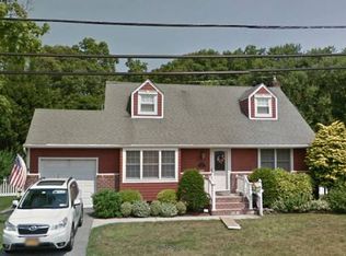 57 Birchbrook Dr, Smithtown, NY 11787