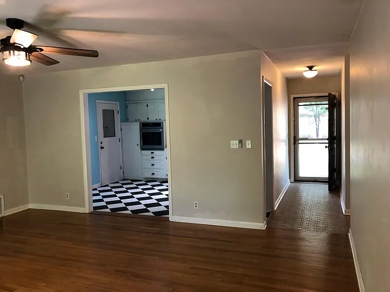 1308 Sycamore St — Photo 9