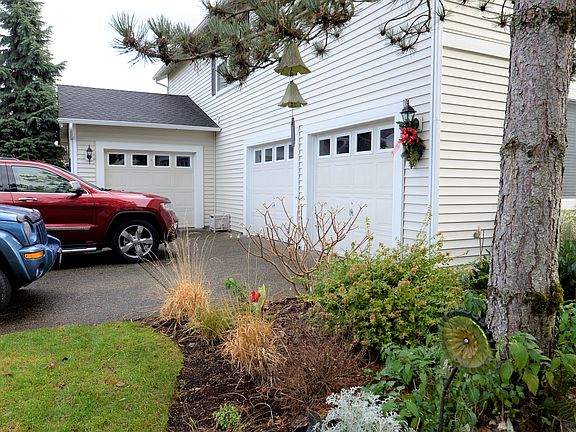 Unique 3-car garage 
