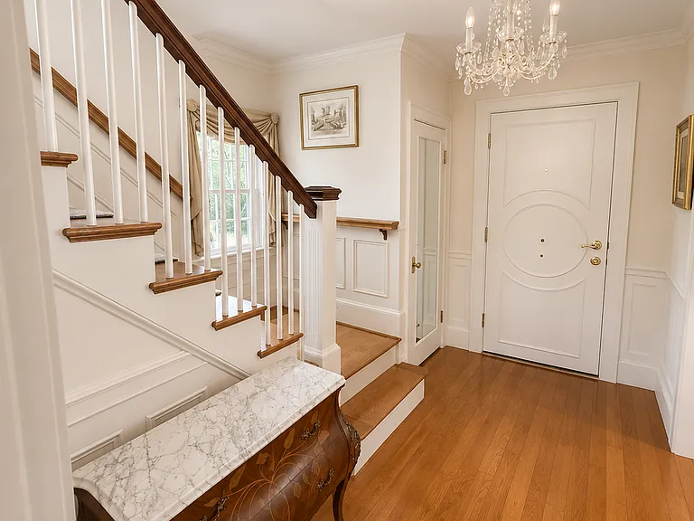 25 Undine Rd — Photo 2