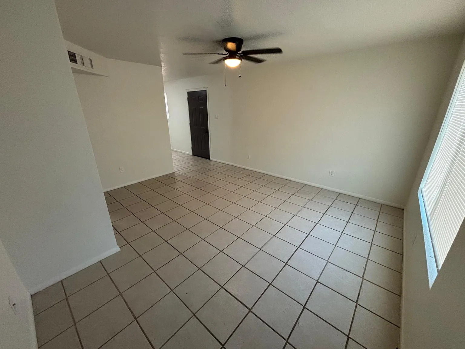 3 bed, 1.5 bath, 1008 sqft, $1,400 — Photo 3