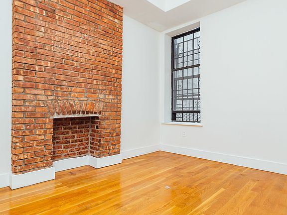 5th image of 299 Throop Ave #A