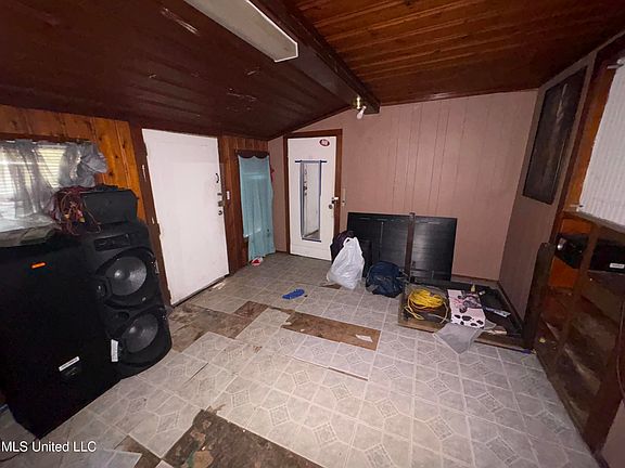 5th image of 6112 Grierson St