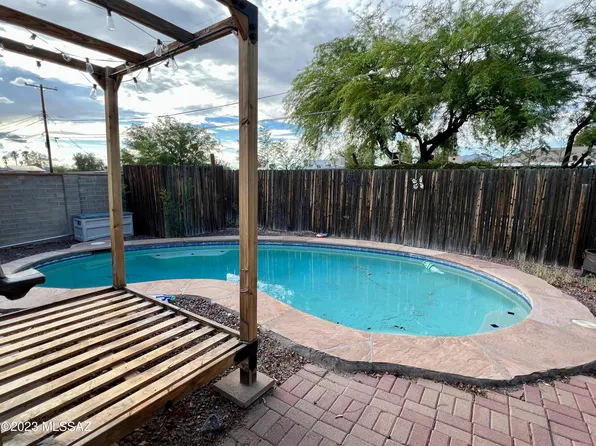 5725 E 34th St, Tucson, AZ 85711