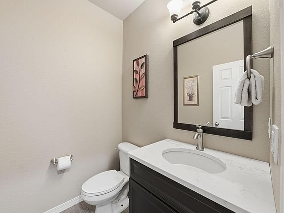 5th image of 61302 Huckleberry Pl