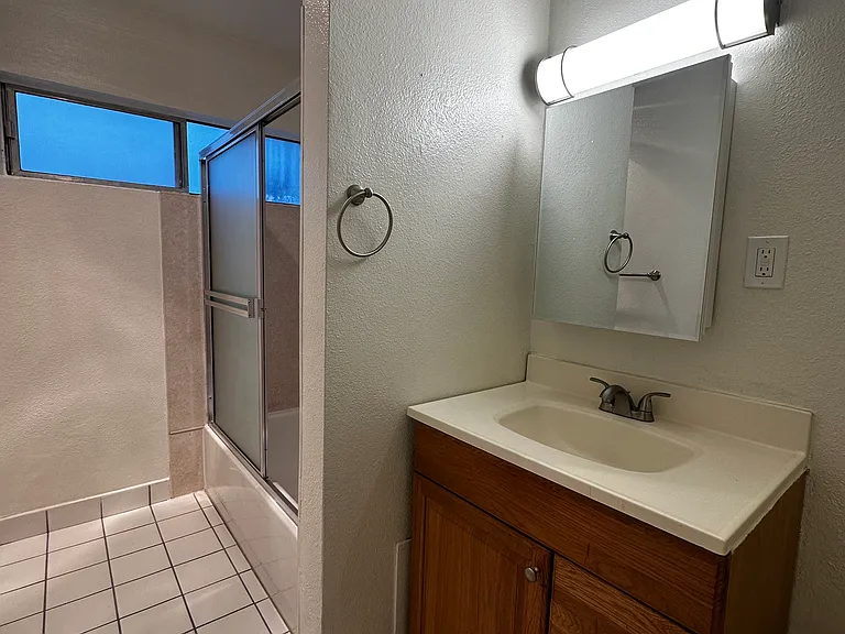 Courtyard Square Apartments — Photo 46