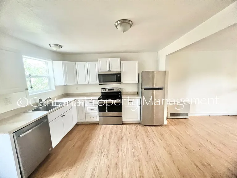 2205 Locust St — Photo 4