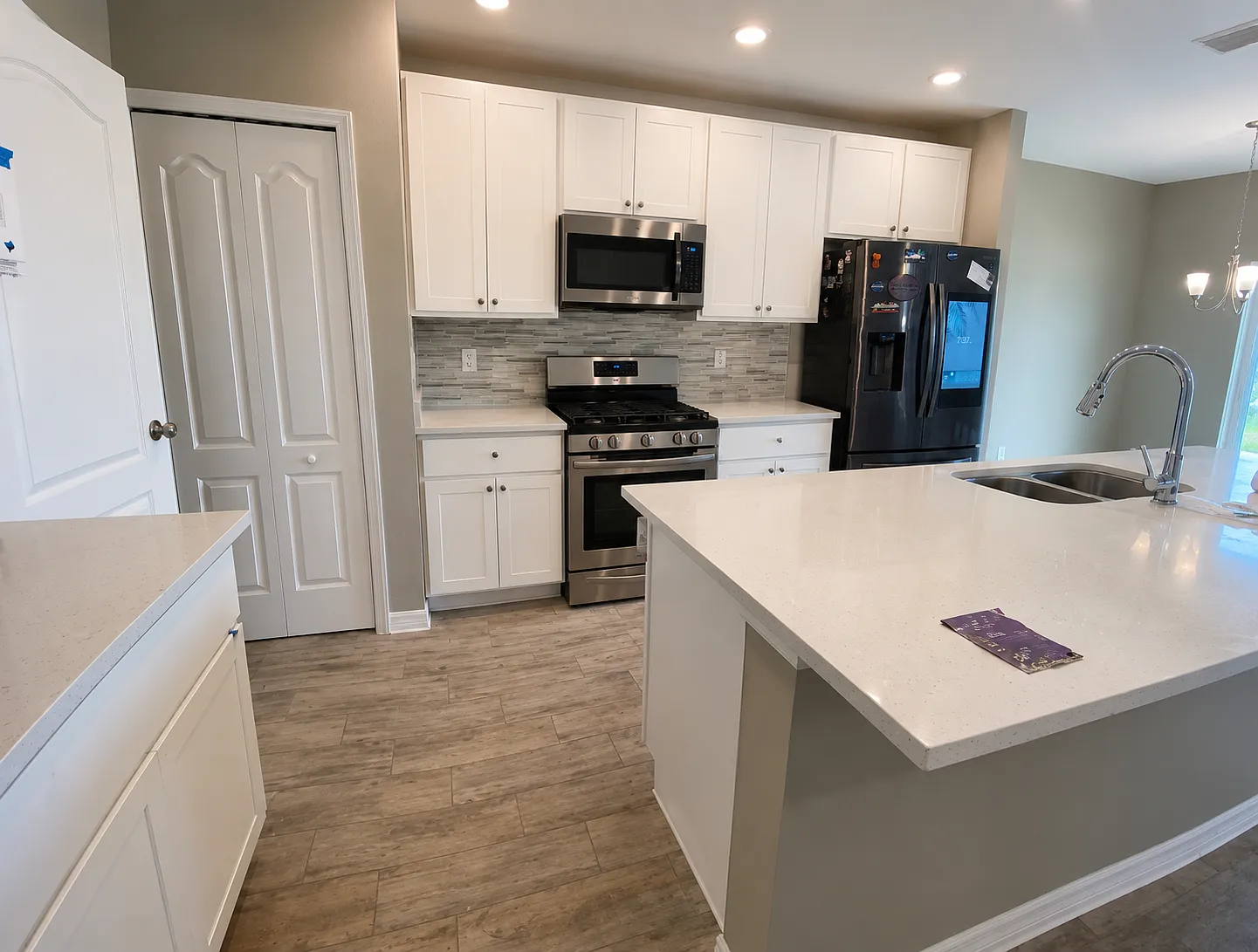 4 bed, 2.5 bath, 1977 sqft, $2,600 — Photo 3