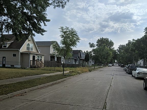 5th image of 2825 Oliver Ave N