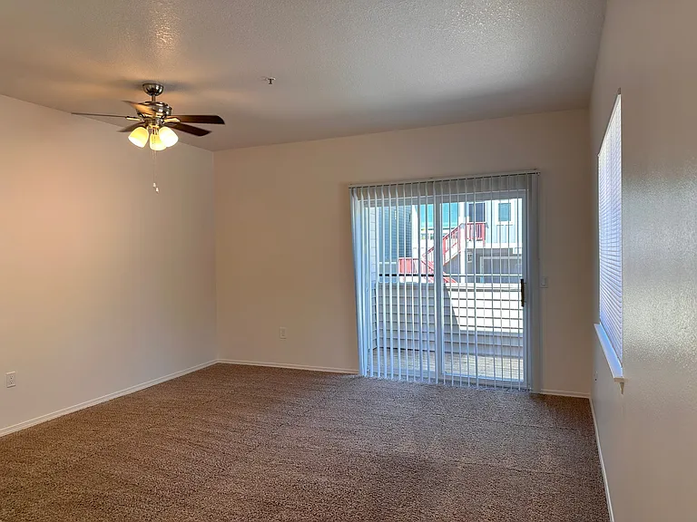 Landmark Apartments — Photo 7
