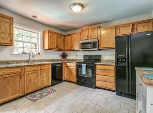 112 Cedarview Dr, Charlotte, TN 37036