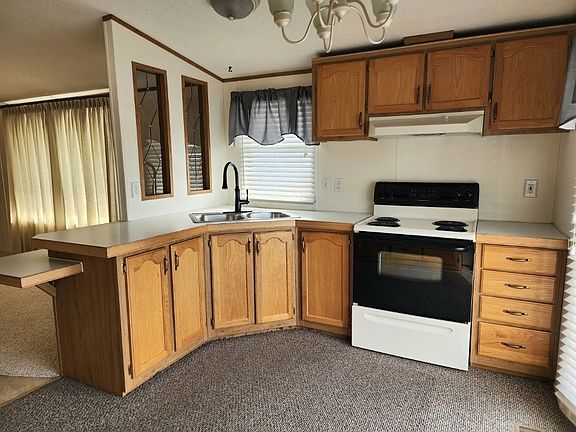 4th image of 907 Douglas Dr