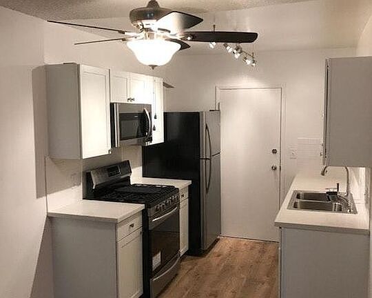 5th image of 221 Thorne St #4