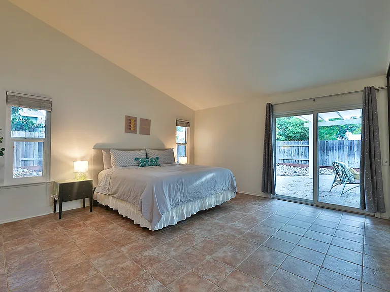 115 Rambling Dr — Photo 32
