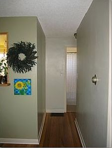 Hallway: Dining-bath
