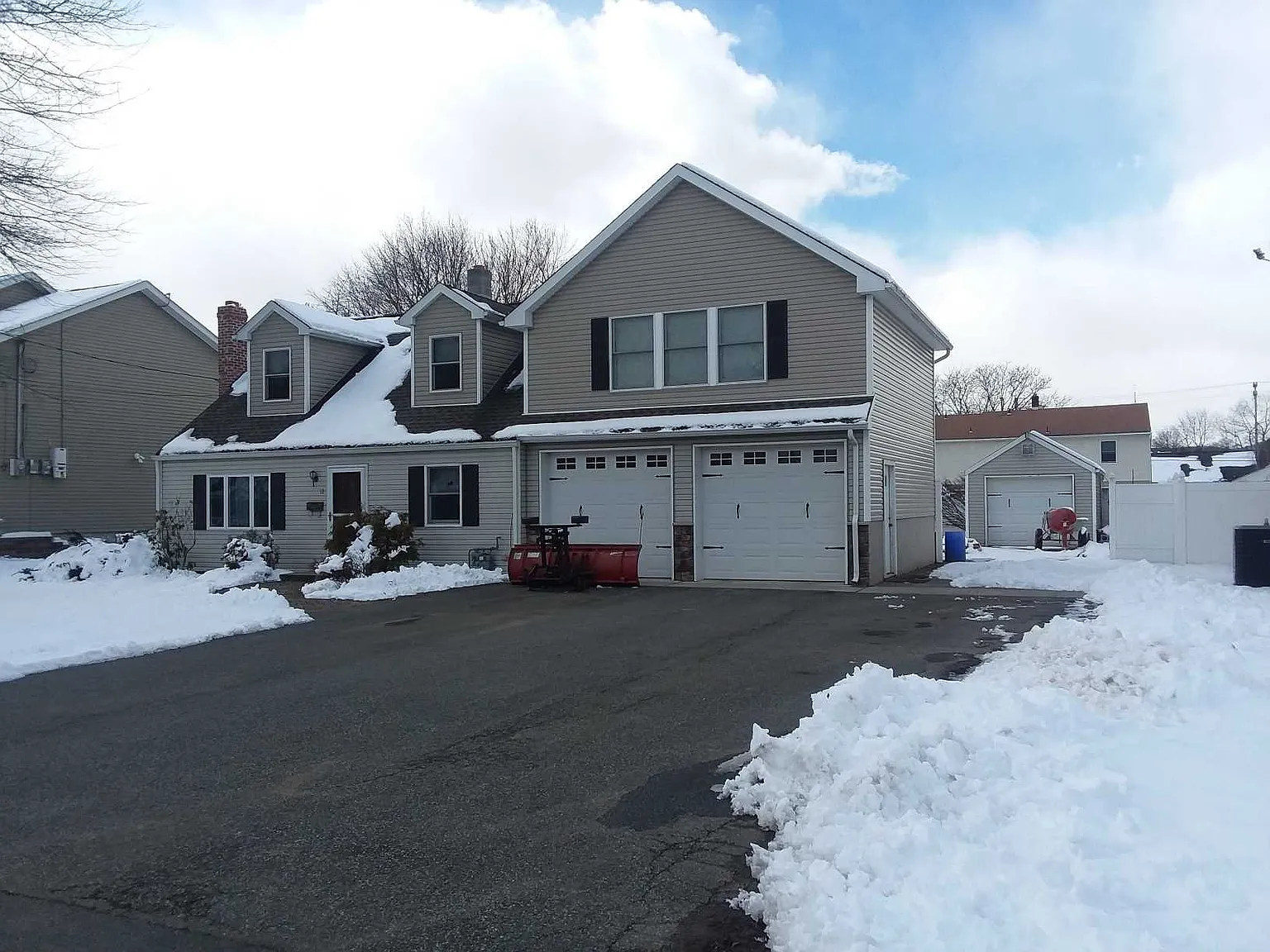 12 Lynn Pl photo 1